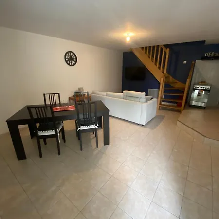 Charmante Maison Dans Village Calme Apartmán *