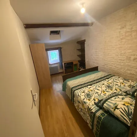 Charmante Maison Dans Village Calme Chef-Boutonne